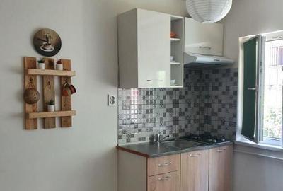 Garsonieră decomandată în Central