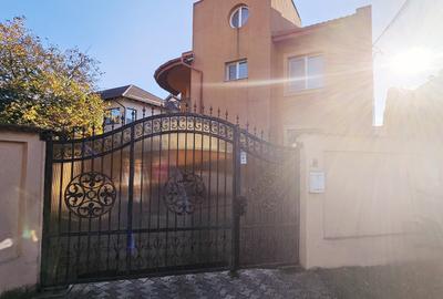 Vilă spațioasă cu 6 camere și curte – Închiriere, Zona Republicii - 43