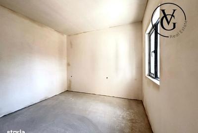 Casă cu 4 camere decomandat cu Canalizare în Central