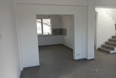 Duplex cu 5 camere cu Canalizare în Berceni - 2