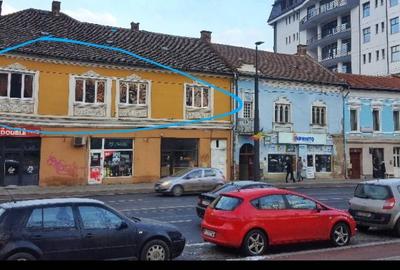 Apartament cu 4 camere semidecomandat în Central - 1