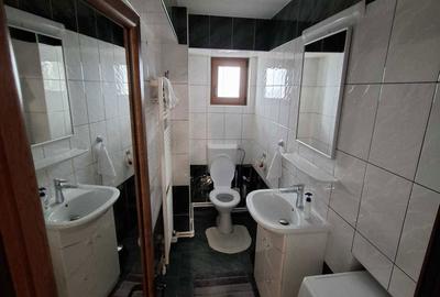 Apartament cu 3 camere decomandat în Exterior Vest