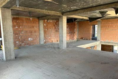 Casă cu 6 camere cu Teren 1600 Mp în Târgșoru Vechi - 2