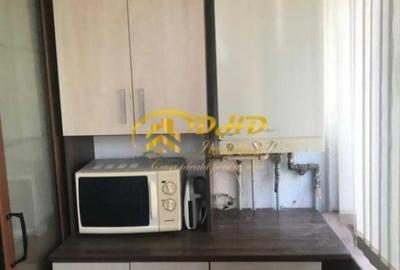 Apartament cu 2 camere decomandat în Nicolina