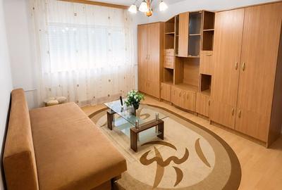 Apartament cu 3 camere semidecomandat, mobilat în Circumvalațiunii