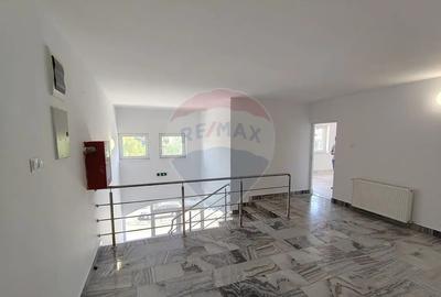 Spațiu comercial, de 798 mp, în Central - 11