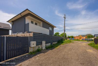 Balotesti, casa moderna 3 dormitoare, 140 mp, living generos, loc piscina- - 1
