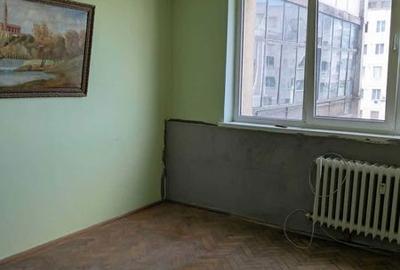 Apartament cu 3 camere decomandat în Cornișa - 2