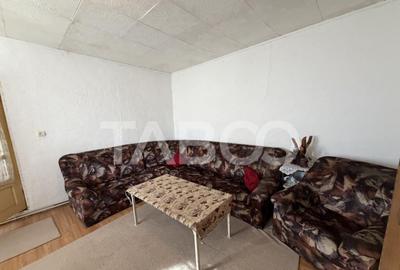 Casă cu 3 camere cu Teren 1293 Mp în Perșani - 1