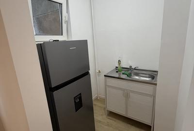 Garsonieră decomandată în Titan