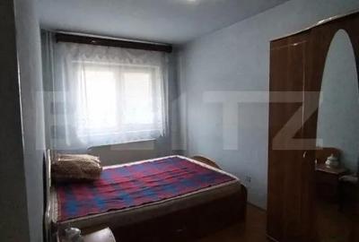 Apartament cu 3 camere decomandat, mobilat în Micro 4 - 12