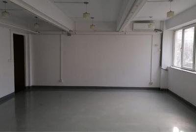 Spațiu comercial, de 50 mp, în Central - 6