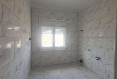 Casă cu 5 camere decomandat cu Teren 1600 Mp în Central - 2