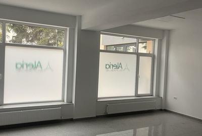 Spațiu comercial, de 43 mp, în Central - 4