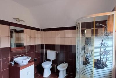 Casa cu 5 camere, 198 mp utili, 600 mp teren, in cartierul P - 13