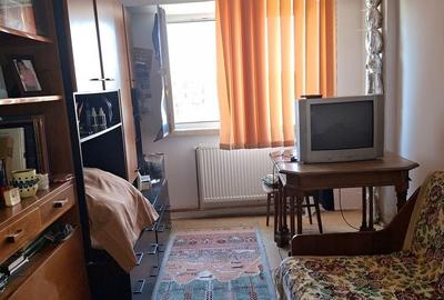 Apartament cu 4 camere decomandat în Rovine - 13