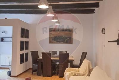 Casă cu 4 camere în Central - 2