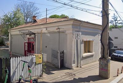 Casă individuală cu 5 camere cu Teren 400 Mp în Central - 1