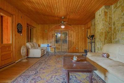 Casă cu 7 camere cu Teren 1288 Mp în Fundata - 3