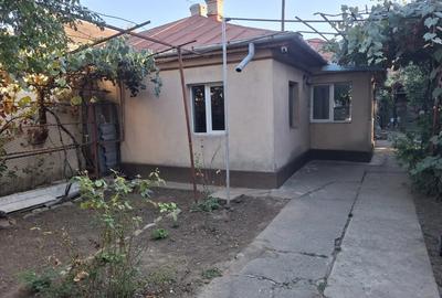 Vand casa langa B-dul Laminorului Vand casa langa B-dul Laminorului - 1