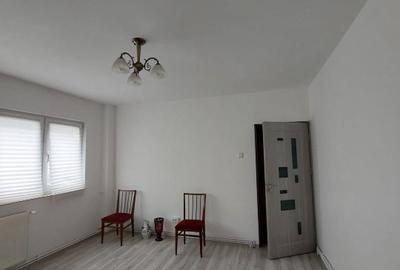 Apartament cu 3 camere semidecomandat în Central - 4
