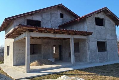 Casă cu 4 camere în Vânători - 6