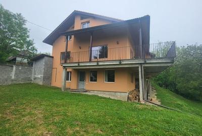 Casă individuală cu 5 camere cu Canalizare în Oarda - 1