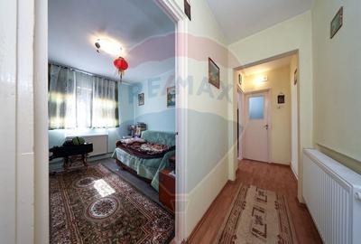 Apartament cu 3 camere de vanzare, in zona centrala - 13