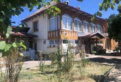 Casă cu 3 camere în Bâlteni - 2