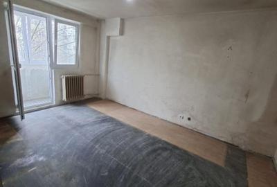 Apartament cu 2 camere decomandat în Tei