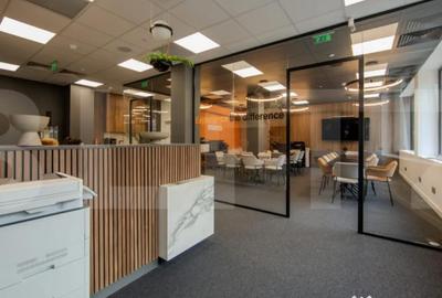 Spațiu comercial, de 130 mp, în P-ța Victoriei - 8