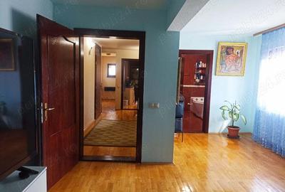 Casă cu 6 camere cu Teren 1000 Mp în Central - 1