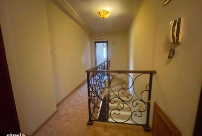 Casă cu 9 camere cu Teren 1500 Mp în Central - 3