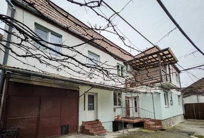 Vand Schimb Casa zona centrala, 2 apartamente separate, garaj, curte - 3