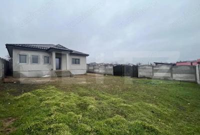 Casa plan parter 100 mpu, teren 450 mp, Malu Mare - 1