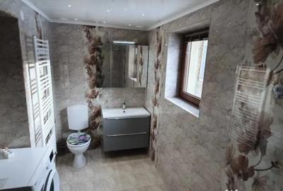 Casă cu 6 camere cu Canalizare în Central - 3