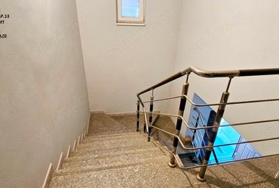 Casă cu 6 camere cu Canalizare în Central - 2