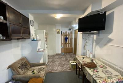 Apartament 4 camere, in suprafata de 74 mp, decomandat, zona - 11