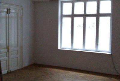 Casă cu 10 camere cu Teren 335 Mp în Cișmigiu - 2