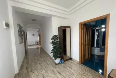 Casă cu 7 camere cu Teren 200 Mp în Ferentari - 2