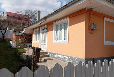 Casă cu 3 camere cu Teren 250 Mp în Central