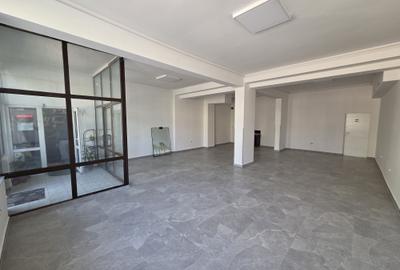 Spațiu comercial, de 74 mp, în Central - 3
