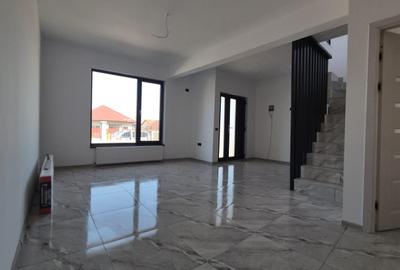 Casă individuală cu 4 camere cu Canalizare în Lumina - 4