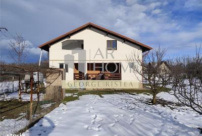 Casă cu 6 camere cu Teren 2756 Mp în Central