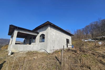 Casă individuală cu 4 camere cu Canalizare în Boțești - 16