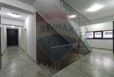 Apartament cu 3 camere decomandat, mobilat în Tractorul - 16