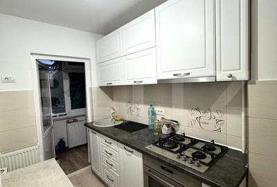 Apartament de vanzare, cu 3 camere, decomandat, etaj 1, zona Tractorul - 5