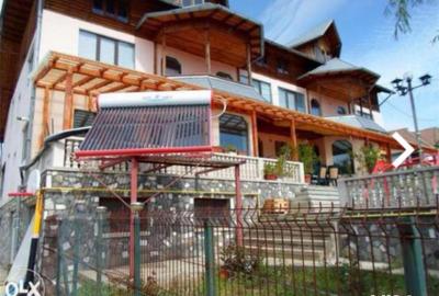 Casă cu 7 camere cu Teren 1621 Mp în Central - 2