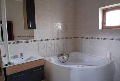 MEHALA - INDIVIDUALA - 5 CAM - 3 BAI - RENOVATA - CENTRALA - CURTE - 6