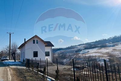 Casa cu 6 camere de vanzare in Slimnic